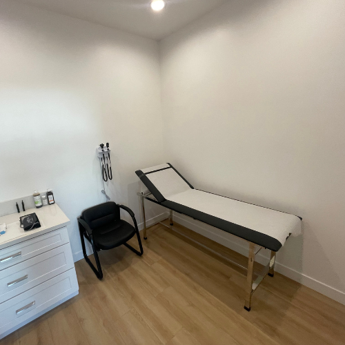 First aid urgent care Sunland exam room